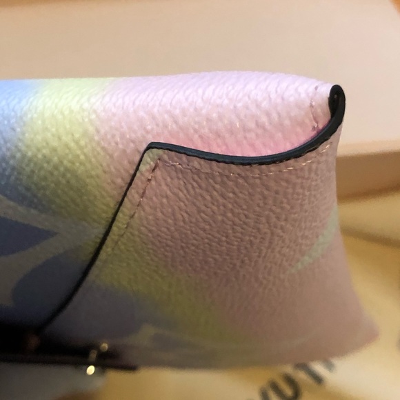 Louis Vuitton Large Kiragami Clutch Escale - Picture 7 of 12